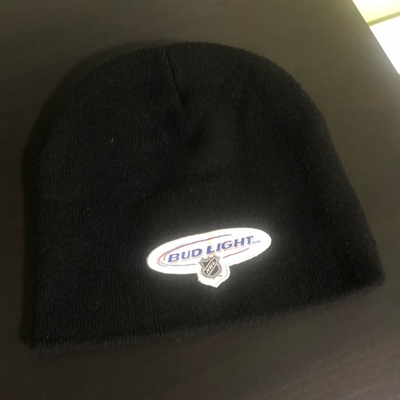 Chicago Blackhawks Winter Hat - Picture 2 of 2